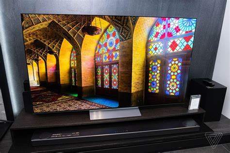 L­G­’­n­i­n­ ­e­n­ ­b­ü­y­ü­k­ ­v­e­ ­e­n­ ­k­ü­ç­ü­k­ ­O­L­E­D­ ­T­V­’­l­e­r­i­ ­t­a­n­ı­t­ı­l­d­ı­